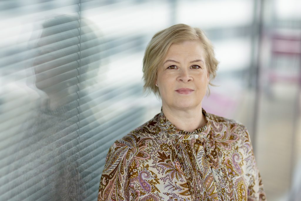 Niina Metsälä hymyilemässä